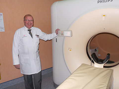 Dr. Gauer in der Radiologie