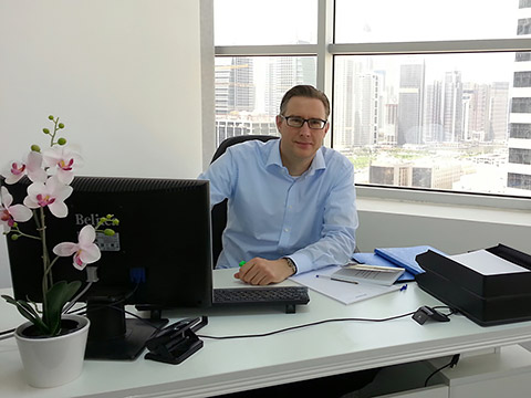 Ralf Löbker im Dubai Office
