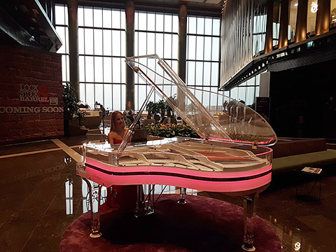Piano in der Crystal Lobby Lounge