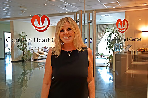 Dr. Susanne vor dem German Heart Centre