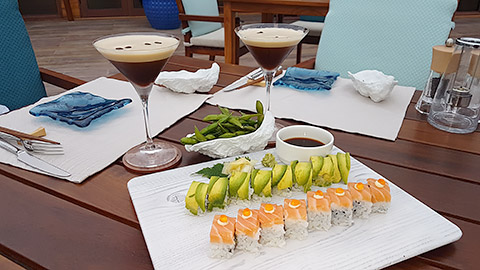 Sushi mit Cocktails