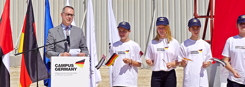 Erster symbolischer Spatenstich auf dem Gelände der EXPO 2020