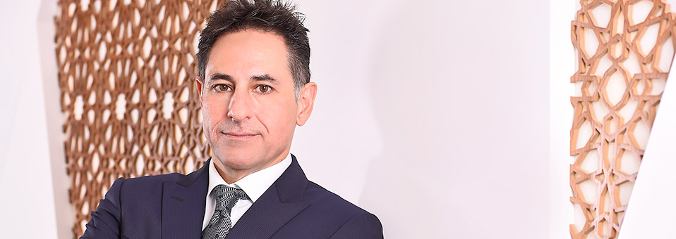 HH Sheikh Saud bin Saqr Al Qasimi ehrt die RAKEZ