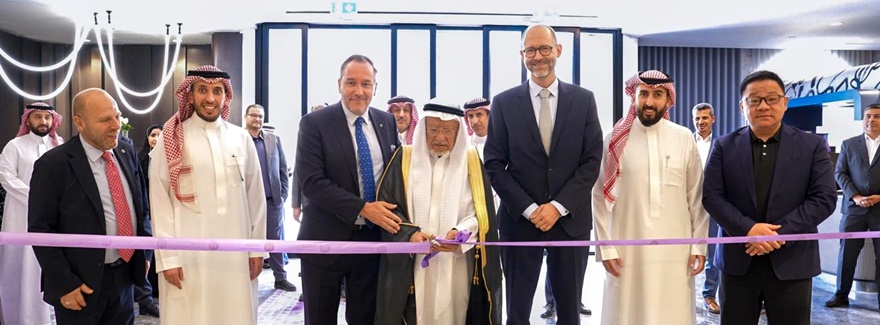 Ribbon-Cutting in Saudi Arabien